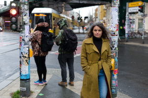 Linda Vierecke an der Schönhauser Allee
