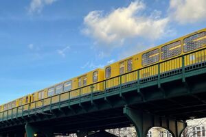 U-Bahn der BVG an der Schönhauser Allee